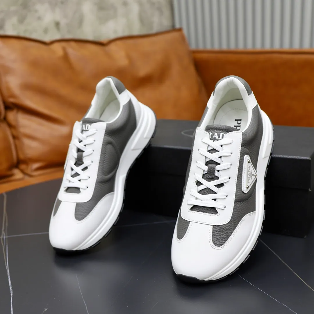 Factory price: 720💰Top original order Brand: PRADA (Prada) Standard code: Men's size 38/44 (45 can be customized) Grade: Same as the official website Material: Original cowhide leather lining Original combination two-color wear-resistant soft outsole Style category: Leisure and sports version Young fashion European and American trend British style Color: Actual picture color
